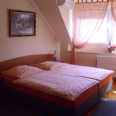 Barokk Antik Guest House Кечкемет Номер фото