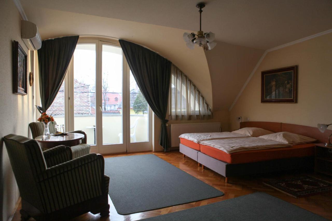 Barokk Antik Guest House Кечкемет Номер фото