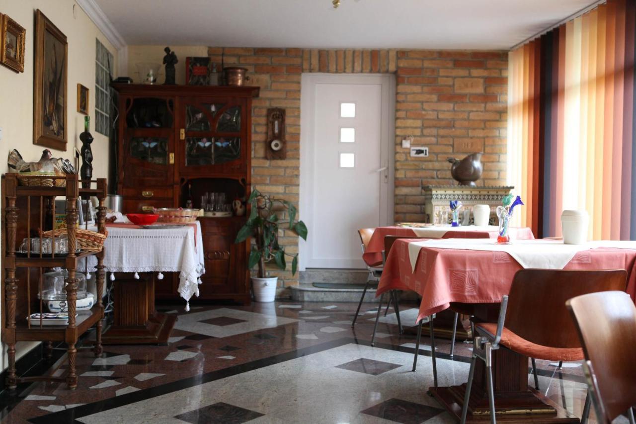 Barokk Antik Guest House Кечкемет Экстерьер фото