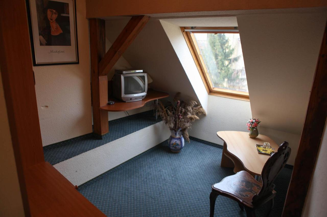 Barokk Antik Guest House Кечкемет Экстерьер фото