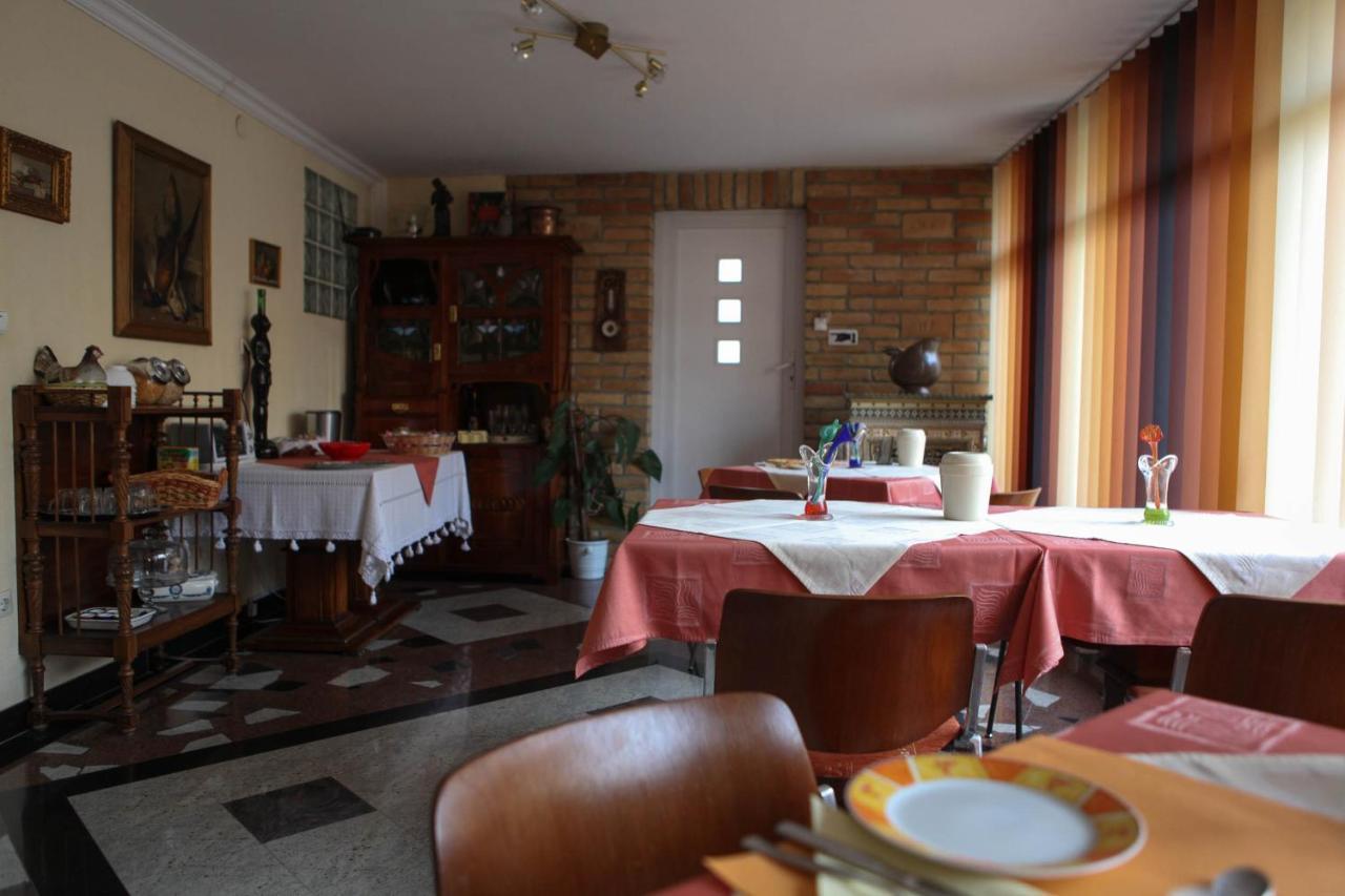 Barokk Antik Guest House Кечкемет Экстерьер фото