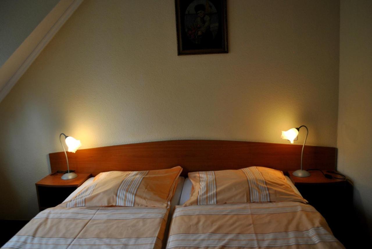Barokk Antik Guest House Кечкемет Номер фото