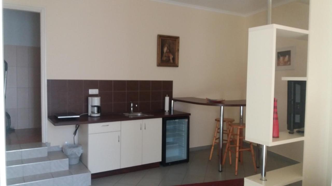 Barokk Antik Guest House Кечкемет Экстерьер фото