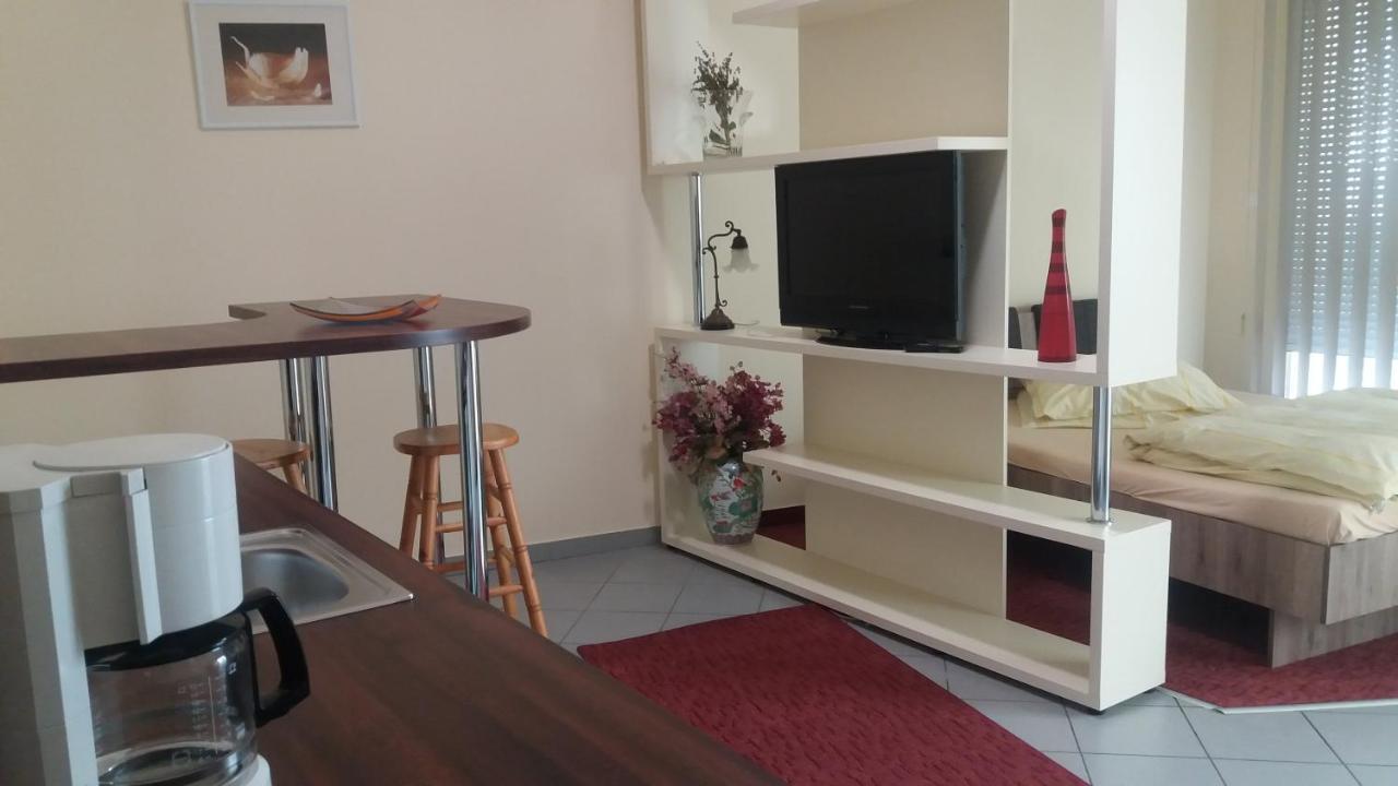 Barokk Antik Guest House Кечкемет Экстерьер фото