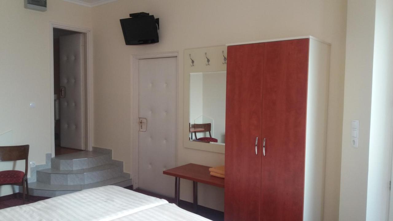 Barokk Antik Guest House Кечкемет Экстерьер фото