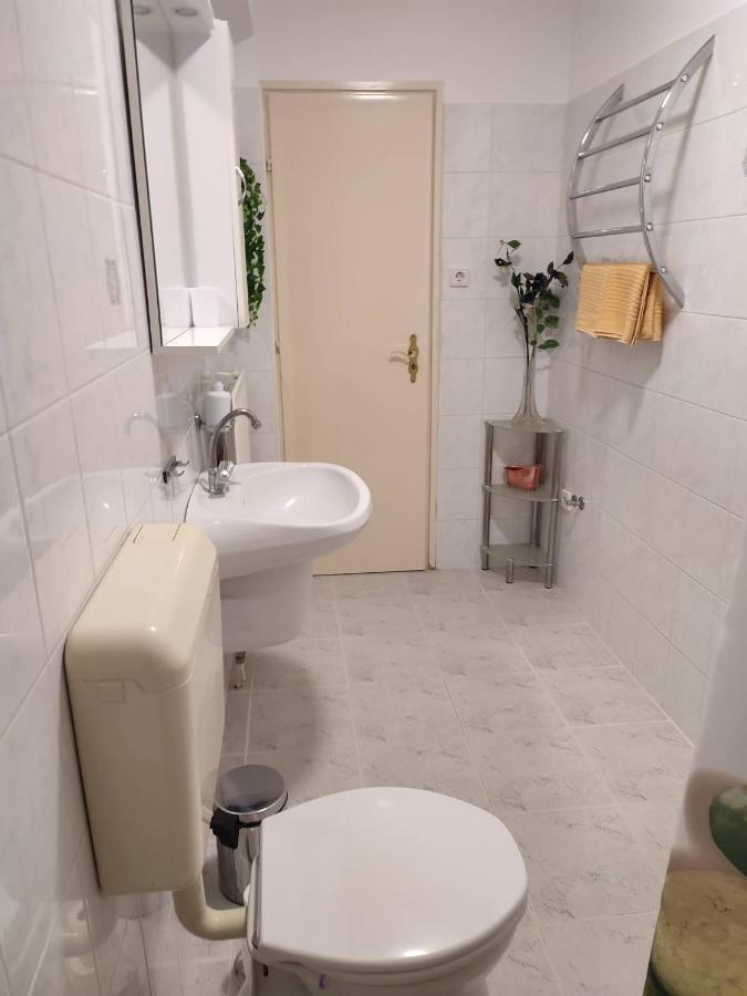 Barokk Antik Guest House Кечкемет Экстерьер фото