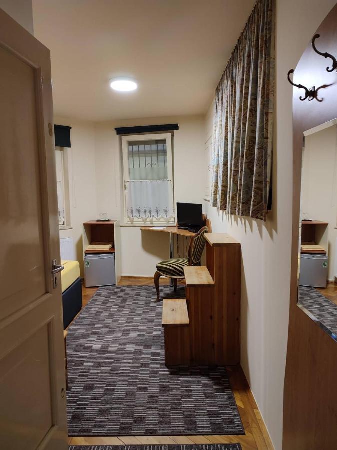 Barokk Antik Guest House Кечкемет Экстерьер фото